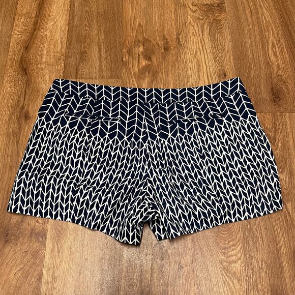 Gap Womens Patterned Chino Sailor Shorts Blue White Chevron Size 12 Large - Picture 2 of 7